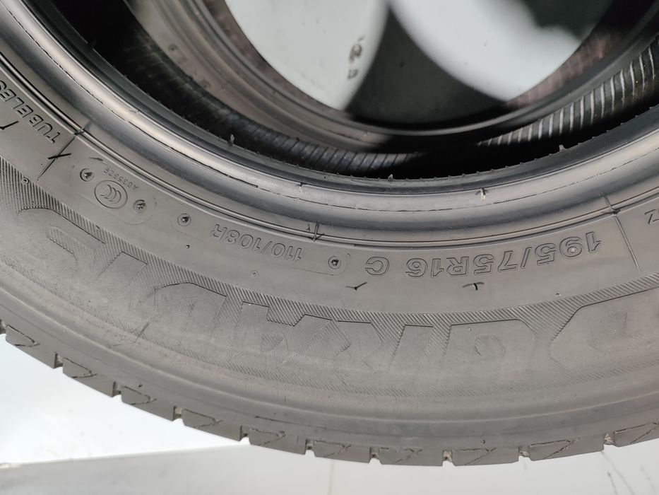 2 pneus semi novos 195-75R16C Bridgestone - Oferta dos Portes