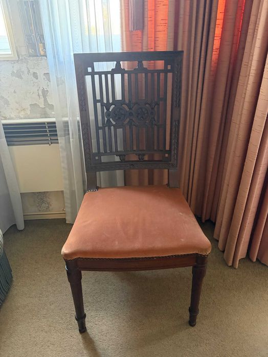 Mobília de Quarto Vintage em Pau Santo: Cama de Casal + Cadeira Trabalhada