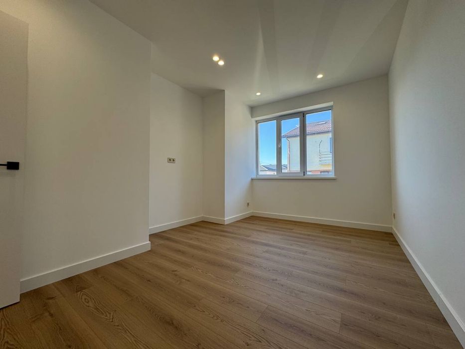 Продам котедж з ремонтом р-н Райський сад