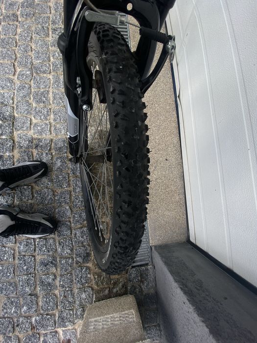 Bicicleta nova sembmuito uso