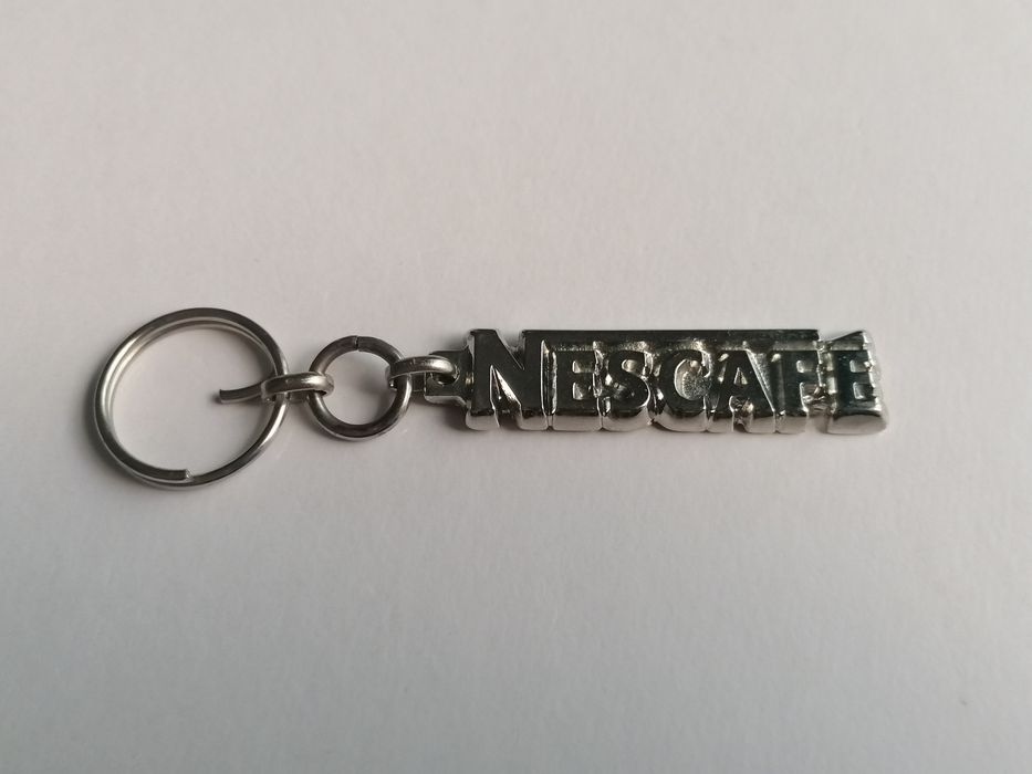 Porta-chaves em metal com publicidade à Nescafé
