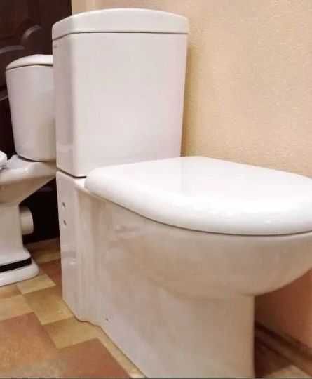 Продам унітаз з бачком і кришкою(комплект) 2 шт