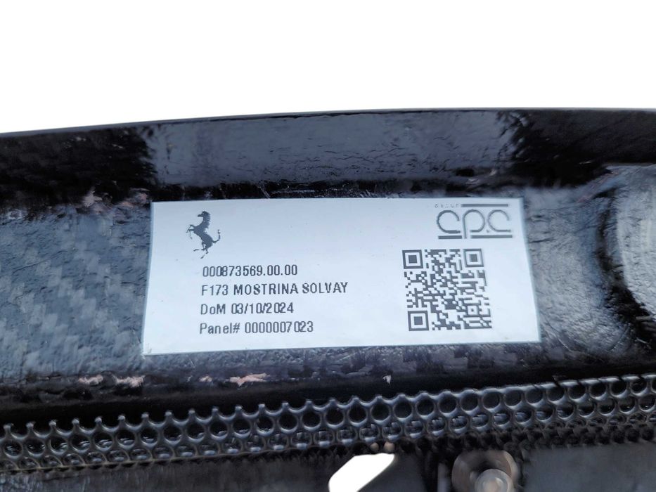 Ferrari SF90 - kierownica powietrza wlot dolot listwa maski CARBON