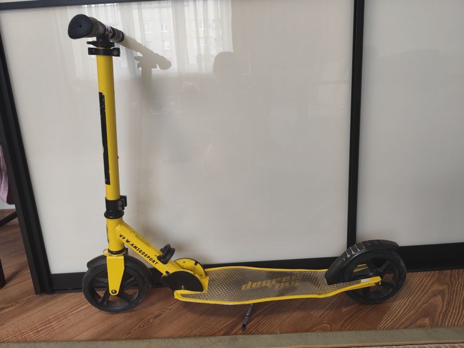 Самокат дитячий, з підсвіткою.Змінює кольории