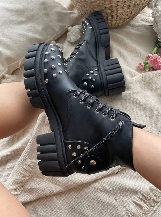 Eleganckie workery nity srebrne złote naturalna skóra