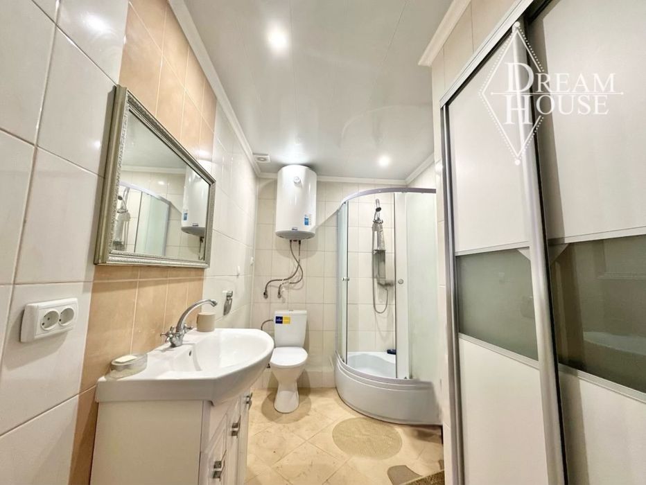 Продаж недобудованого будинку з гаражем для Фури