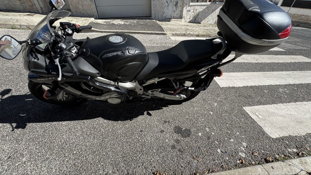 Honda CBR 600F - 57.000 km- excelente estado