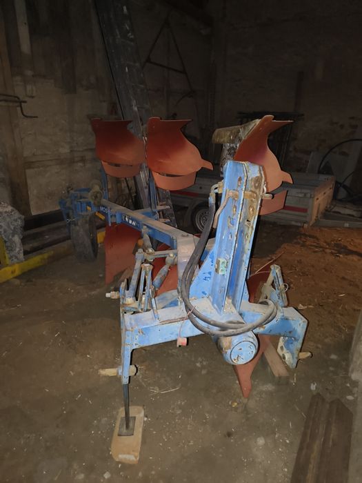 Pług 3 skibowy obracany Frost