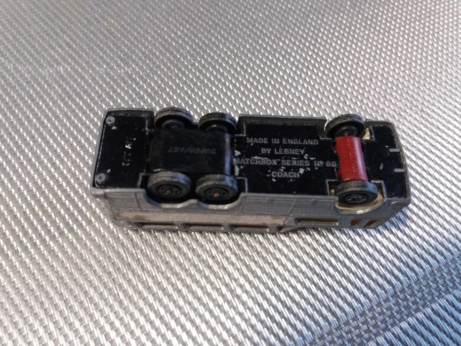 Matchbox coach 1:64