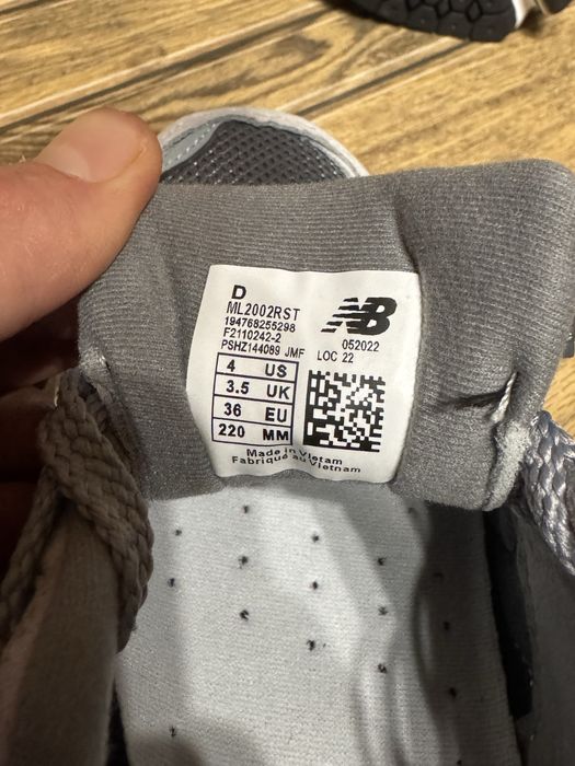 Продам оригінальні New Balance 2002r.