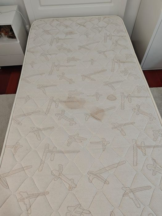 Cama solteiro(a) completa com colchão e estrado