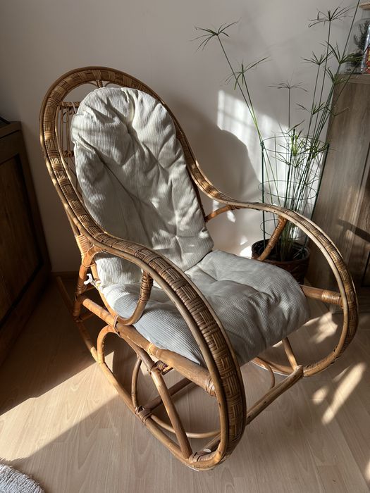 Fotel bujany rattanowy