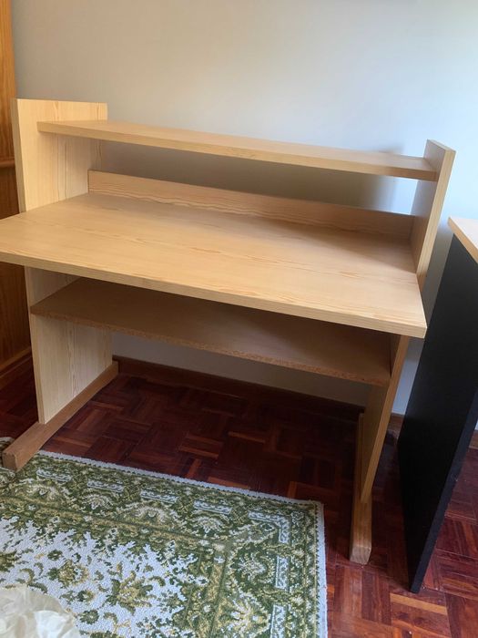 Secretária de madeira