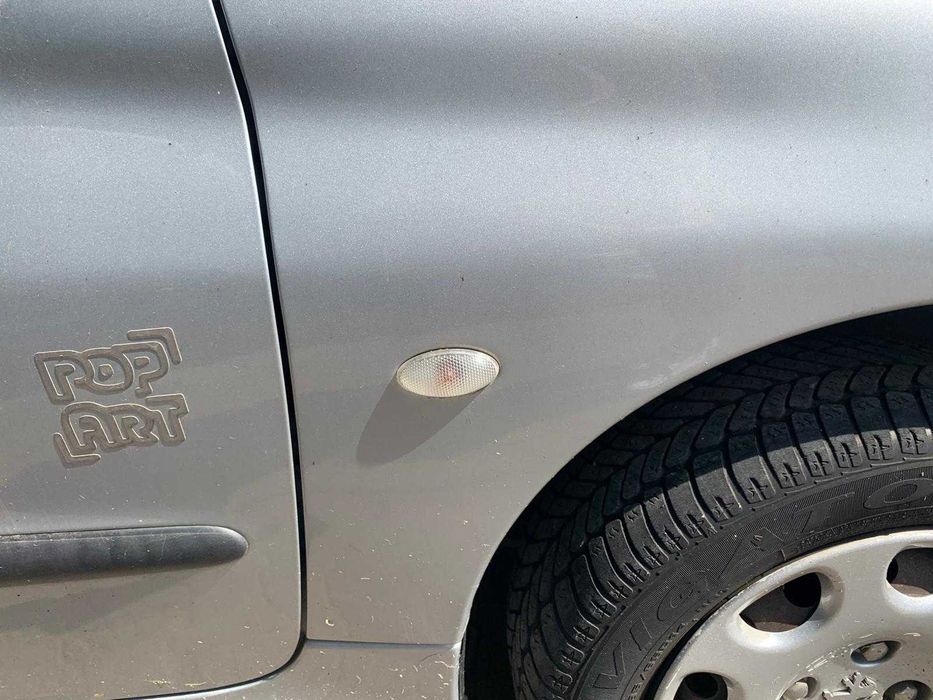 Błotnik prawy przód przedni Peugeot 206 ezr