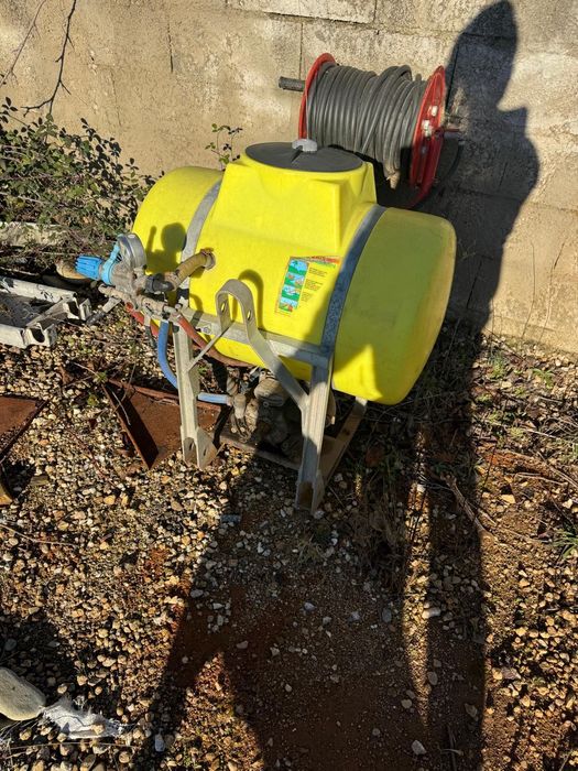 Trator com todas as peças incluidas