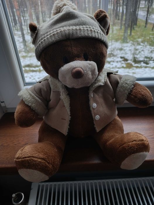 Miś pluszowy przytulanka zabawka zimowy niedźwiedź czapka