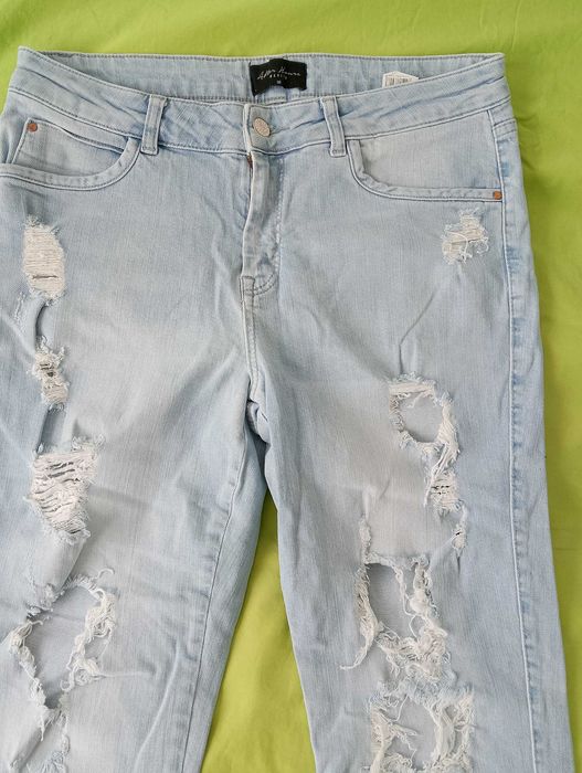 MOHITO. Ładne spodnie jeansowe.