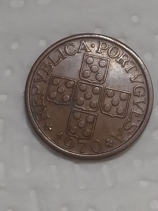 Lote de ( 30 ) moedas Portuguesas 20 centavos  1970/71/72/73/74