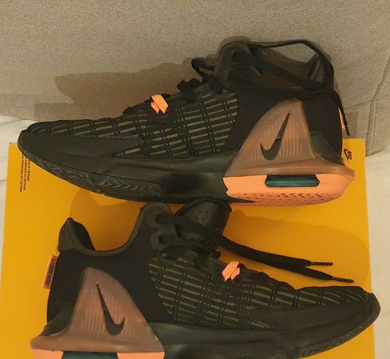 Lebron Witness VI nike buty do koszykówki rozm 43 (27,5cm)