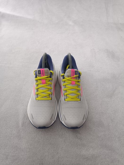 Женские кроссовки беговые Brooks р40.5