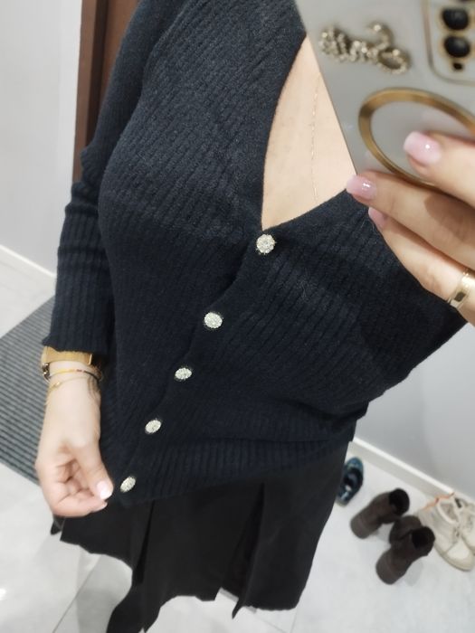 Nowy czarny sweterek na guziki S/M
