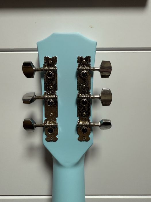 Новая акустическая гитара Sky Blue — стильная и удобная