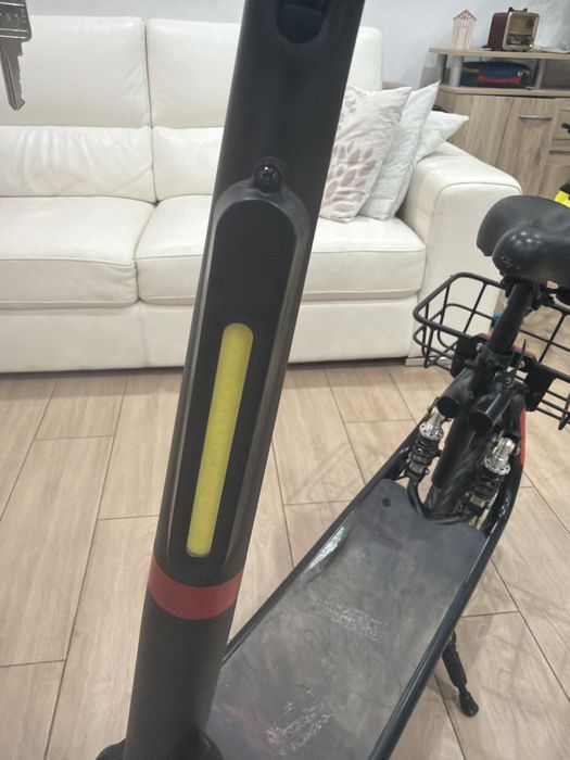 Trotinete com assento,cesto e lanterna