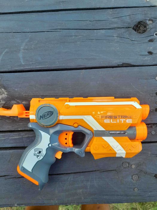 Zabawkowy pistolet NERF