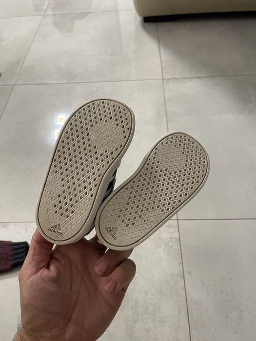 Кросівки adidas 22р. (100грн)
