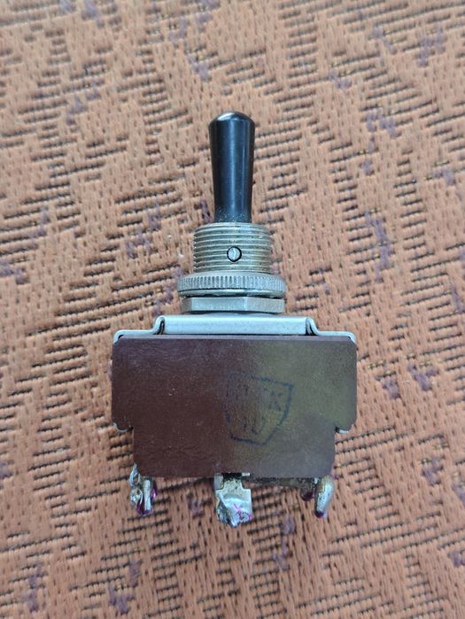 Продам тумблер П2Т-13