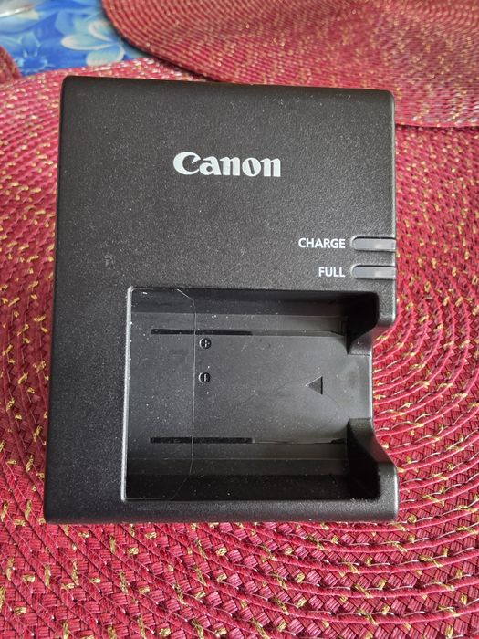 Canon EOS Reben T5 z obiektywem 18-55mm