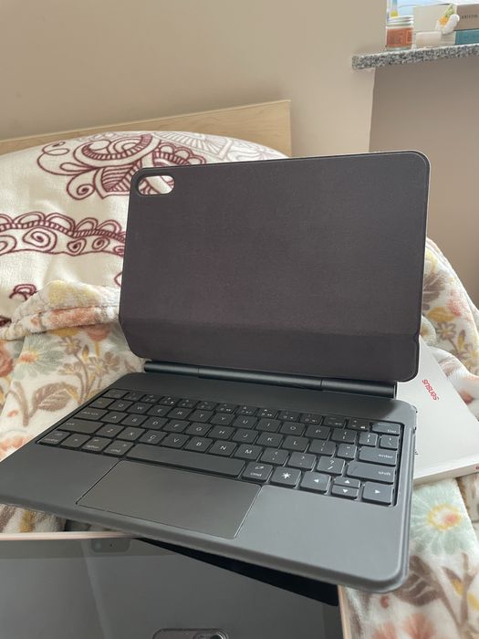 czarne etui na iPad z klawiaturą Tech Protect SmartCase