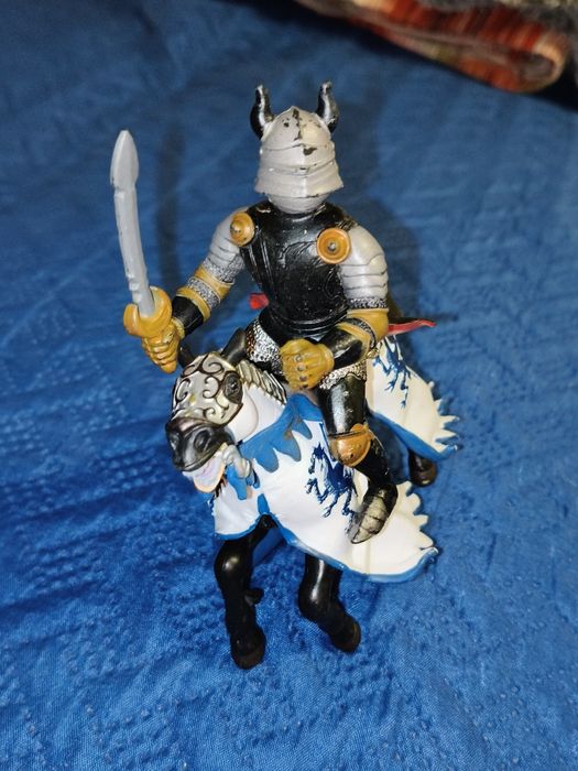Stara vintage figurka czarnego rycerza ELC Castle Of Doom z koniem