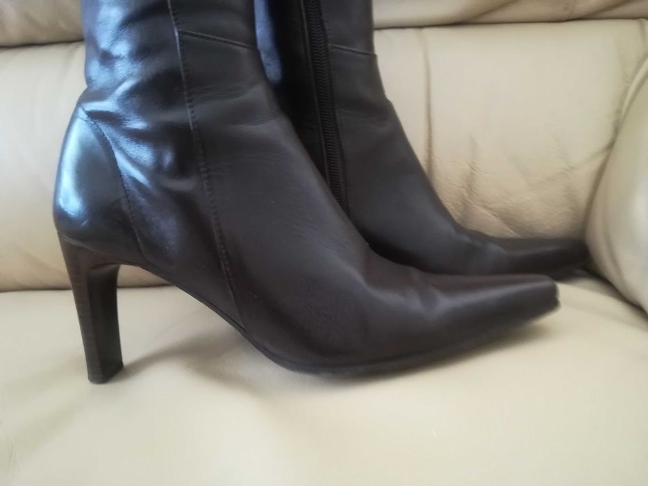 Botas de cano alto em pele