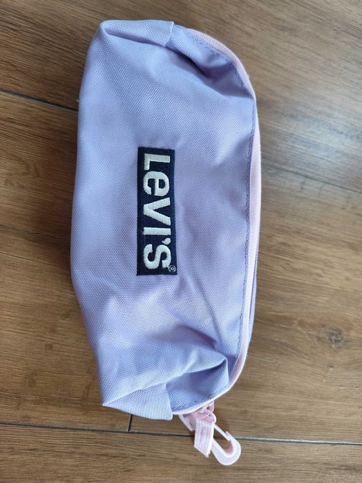 Mochila e estojo Levi's