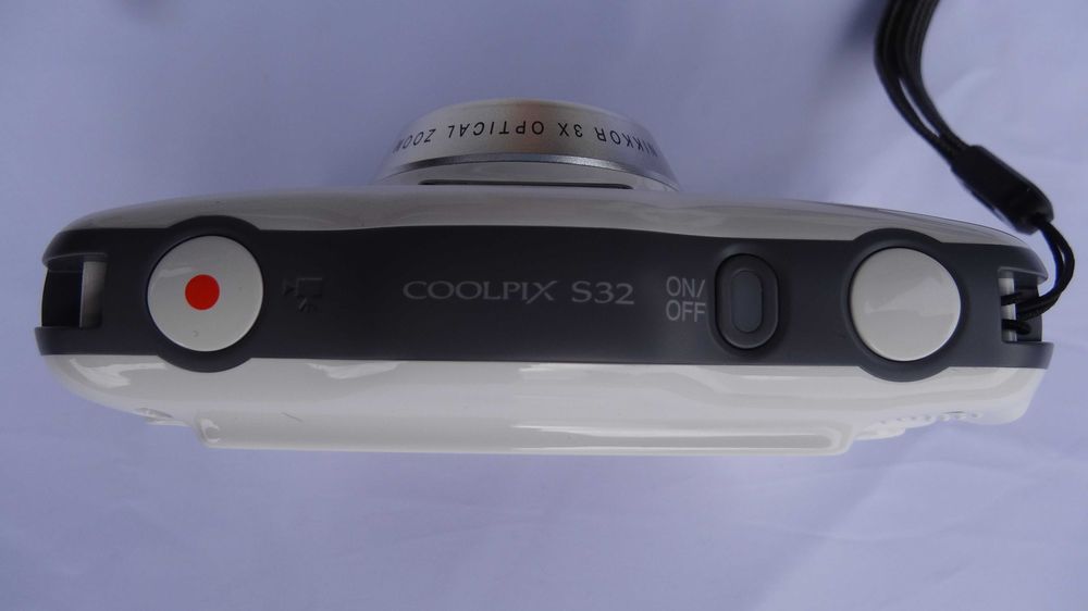 Nikon Coolpix S32 – jak nowy, biały komplet wodoodporny