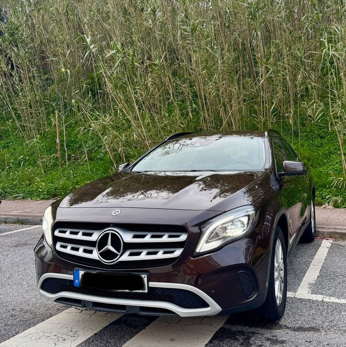 Mercedes-Benz GLA 220 4Matic 7G-DCT