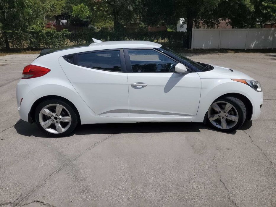 Hyundai Veloster      2015