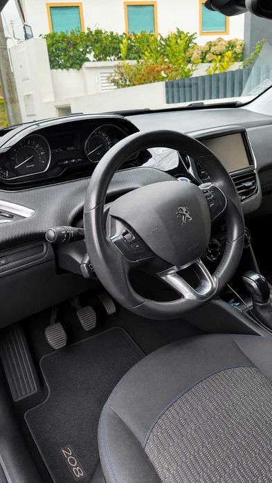 Peugeot 208 Signature 2019
