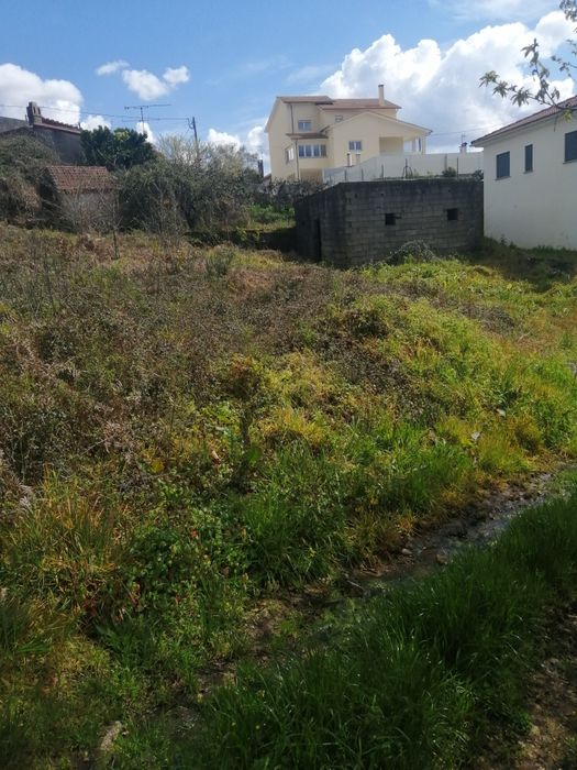 Vende-se terreno com barracão