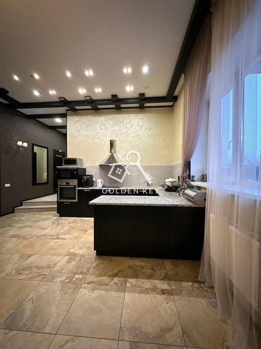 Продаж будинку по вул. В.Бизова ( Якіра )