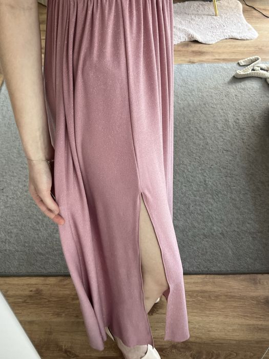 Sukienka różowa pudrowa na studniówkę