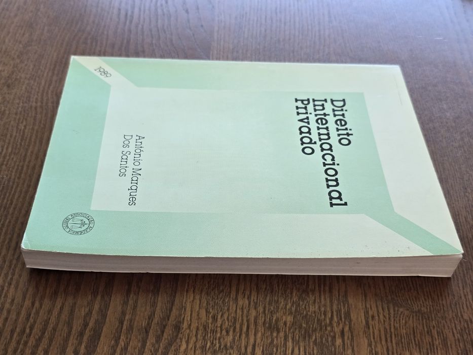 Livros jurídicos / Direito/ 1 = 5€ / 10 = 40€