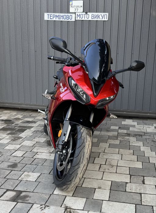 Triumph Daytona 660 доставка обмін