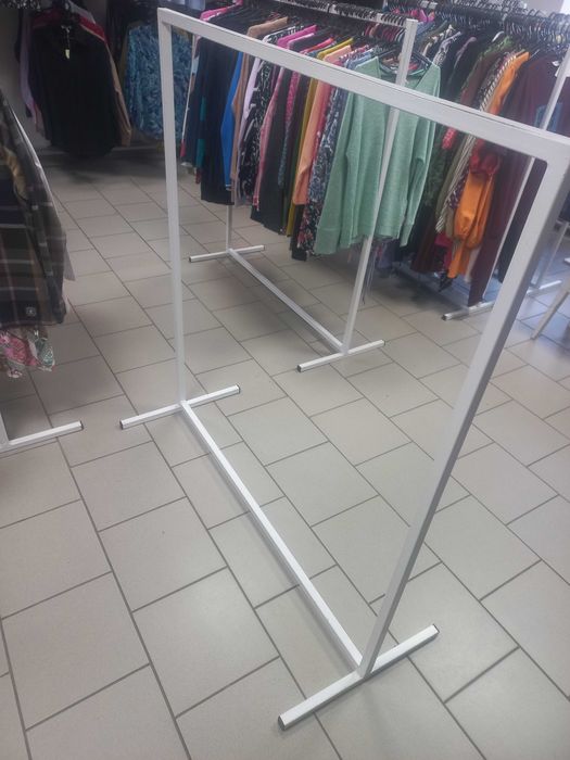 Стійки для одягу б/у