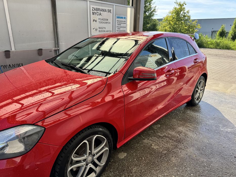 MERCEDES  - Benz A180