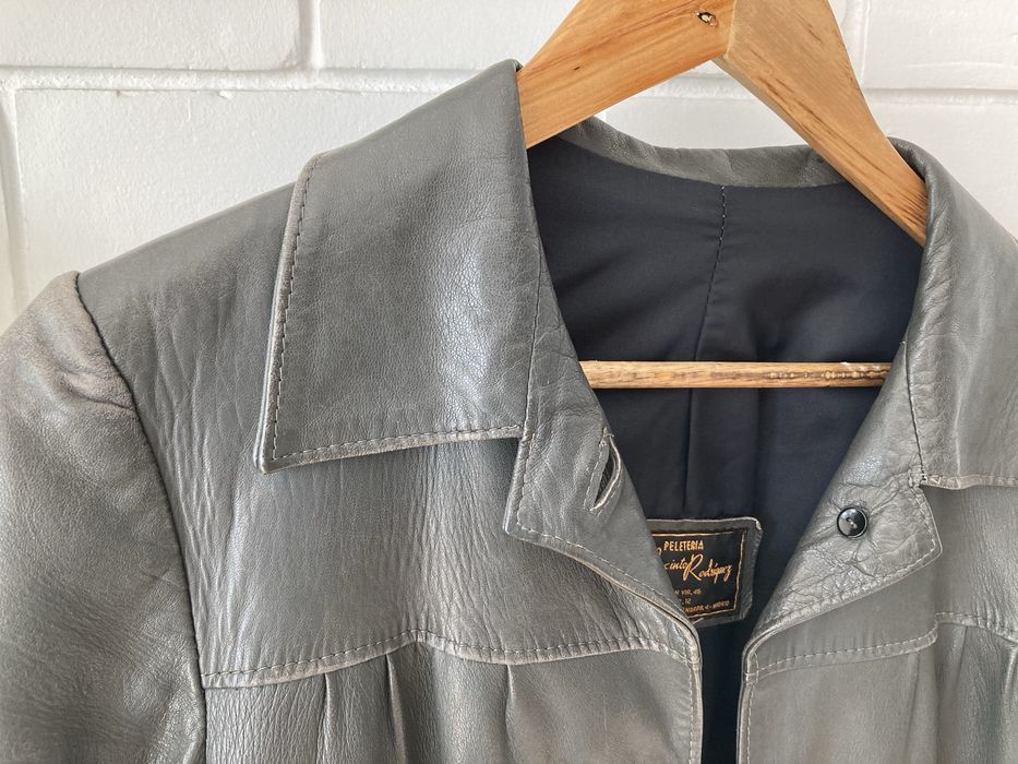 Casaco em pele cinza. Tamamho S/M
