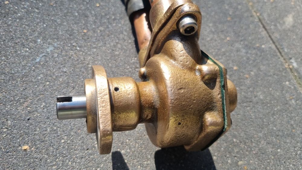 Pompa wody volvo penta B30  aq170