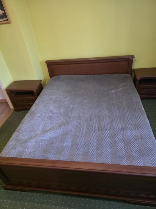 Łóżko i szafki nocne