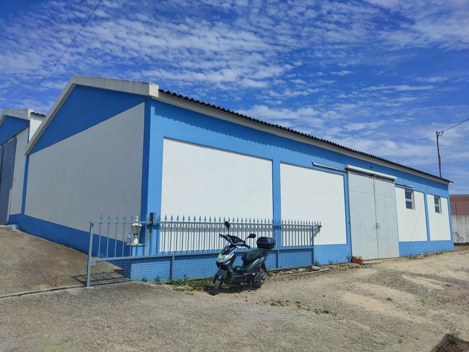 Arrendo armazéns (diversos tamanhos)